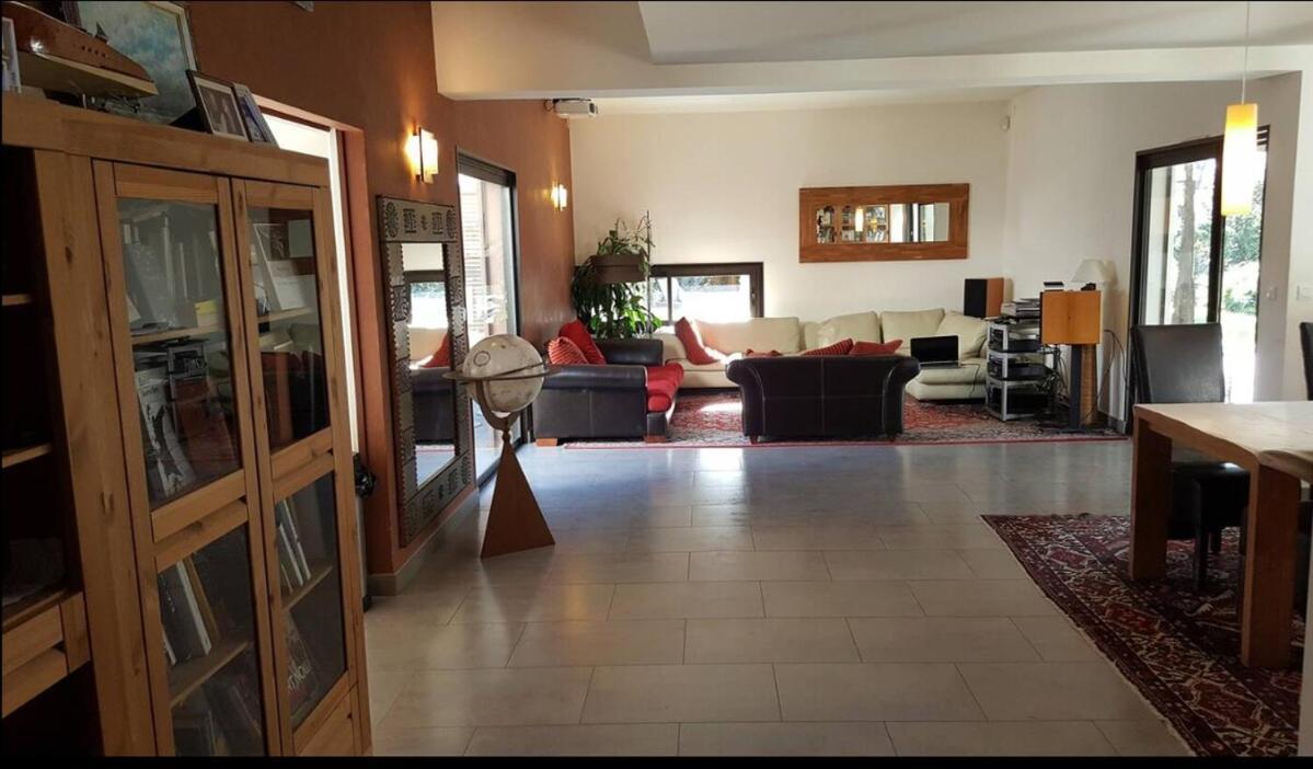 Villa Avec Piscine Et Dependance *