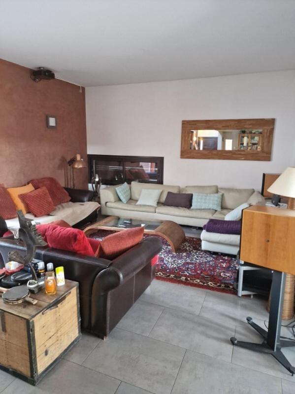 Avec Piscine Et Dependance Villa